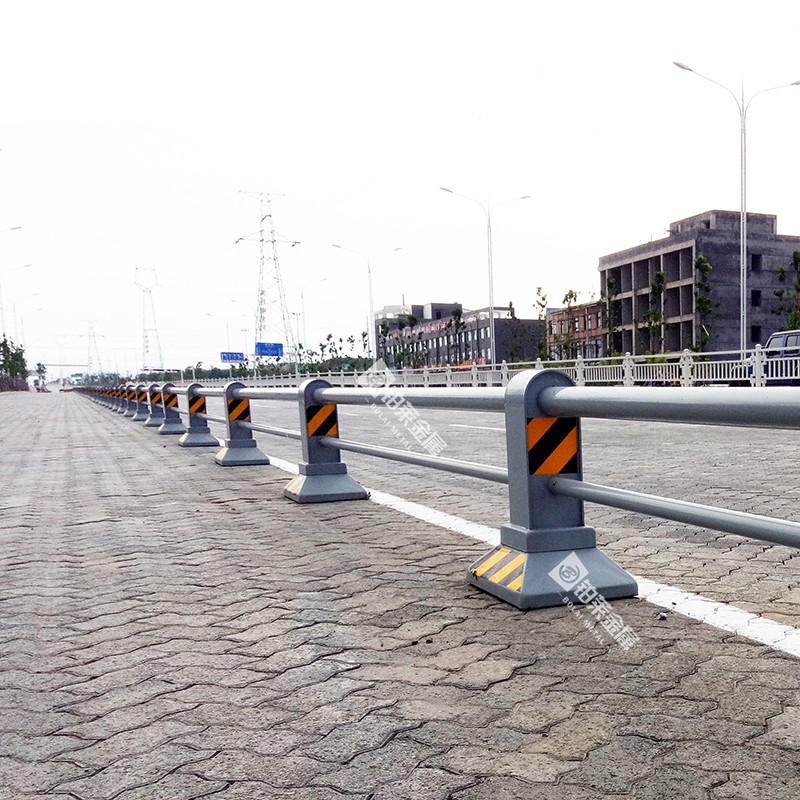 江蘇城市道路防撞護(hù)欄